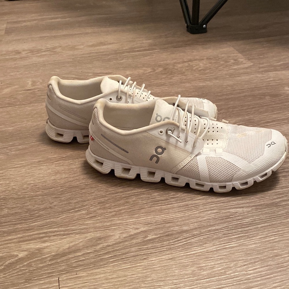 On clouds size 9.5
